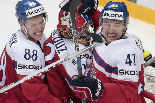 Pasaulio ledo ritulio čempionatas: žinoma, kas kovos dėl medalių