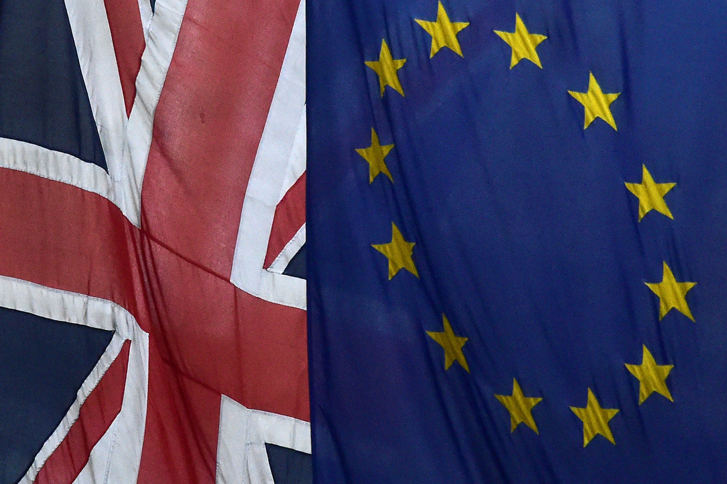 Prieš referendumą dėl tolesnės Jungtinės Karalystės narystės Europos Sąjungoje (ES) padaugėjo britų, pasisakančių už tolesnę narystę.<br>Reuters/Scanpix nuotr.