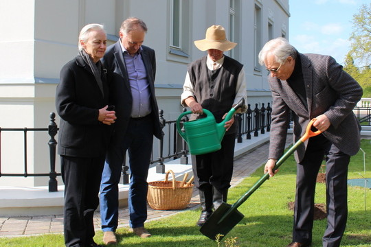 Palangoje profesoriai sodino rožes