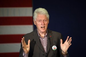 Billo Clintono pastaba supykdė Lenkiją ir Vengriją