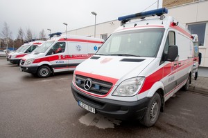 Ar nudžiugins medikus 50-100 eurų padidinti atlyginimai?