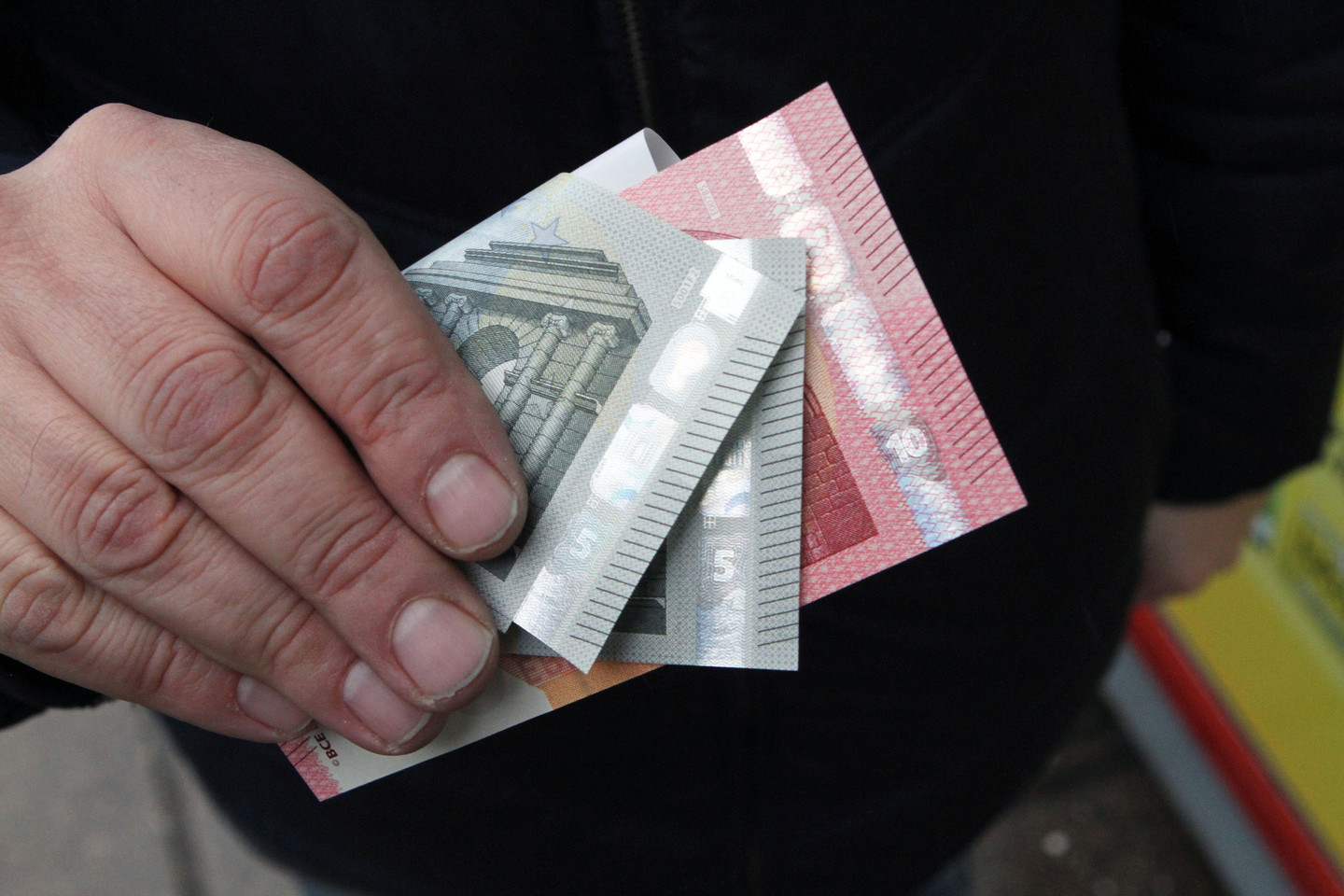 Marijampolietis teigė, jog darbdavys iš jo atvirai pavogė per tūkstantį eurų.