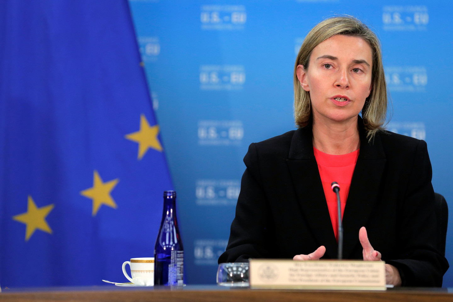 ES užsienio reikalų įgaliotinė Federica Mogherini ketvirtadienį Vokietijos laikraščiui sakė besivilianti, kad liepos mėnesį bus pratęstos sankcijos Rusijai dėl šios veiksmų Ukrainoje.
