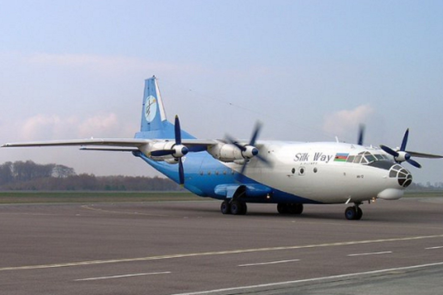 Afganistano pietuose sudužus krovinius gabenančios Azerbaidžano oro bendrovės „Silk Way Airlines“ lėktuvui žuvo septyni žmonės, ketvirtadienį pranešė vienas Afganistane dislokuotų JAV karinių pajėgų atstovas.