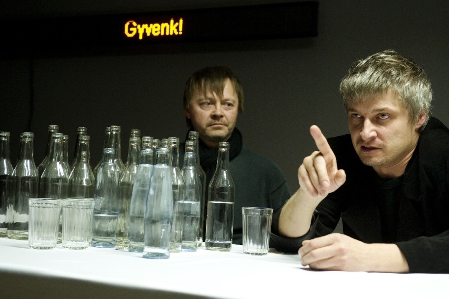 Scena iš spektaklio „Dugne“.