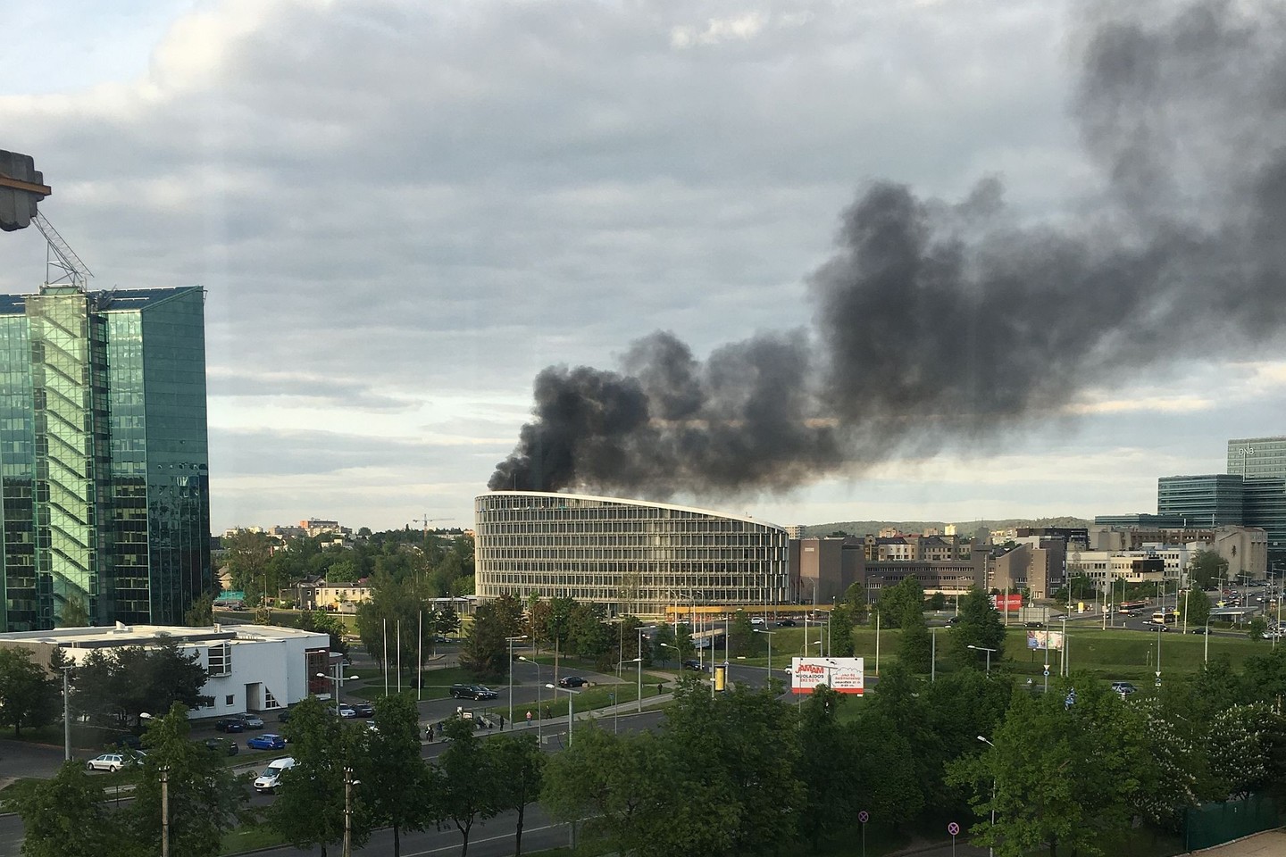 Lvovo gatvėje užsiliepsnojo namas.