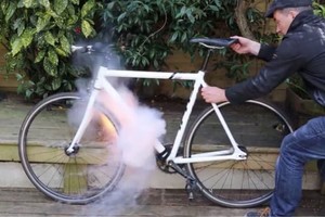 Sugalvojo triukšmingą būdą apsaugoti dviratį nuo vagystės