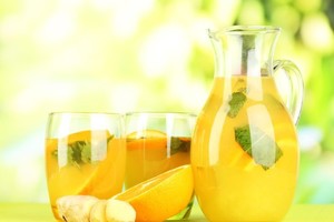 Gėrimas, kuris iššluos toksinus ir ištirpdys pilvo riebalus