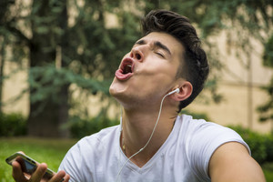 Mėgstate dainuoti? 5 priežastys tai daryti dažniau