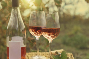 Aidas Puklevičius sklaido mitus apie rožinį vyną