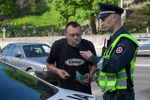 2,47 prom. pripūtęs vairuotojas grasino pasikviesti „bachūrus“