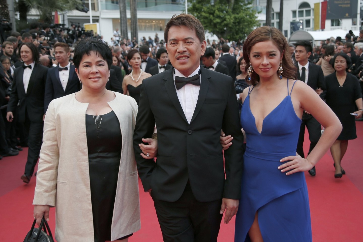 Aktorės Andi Eigenmann (dešinėje) ir Jaclyn Jose bei režisierius Brillante Mendoza.<br>AP/Scanpix nuotr.