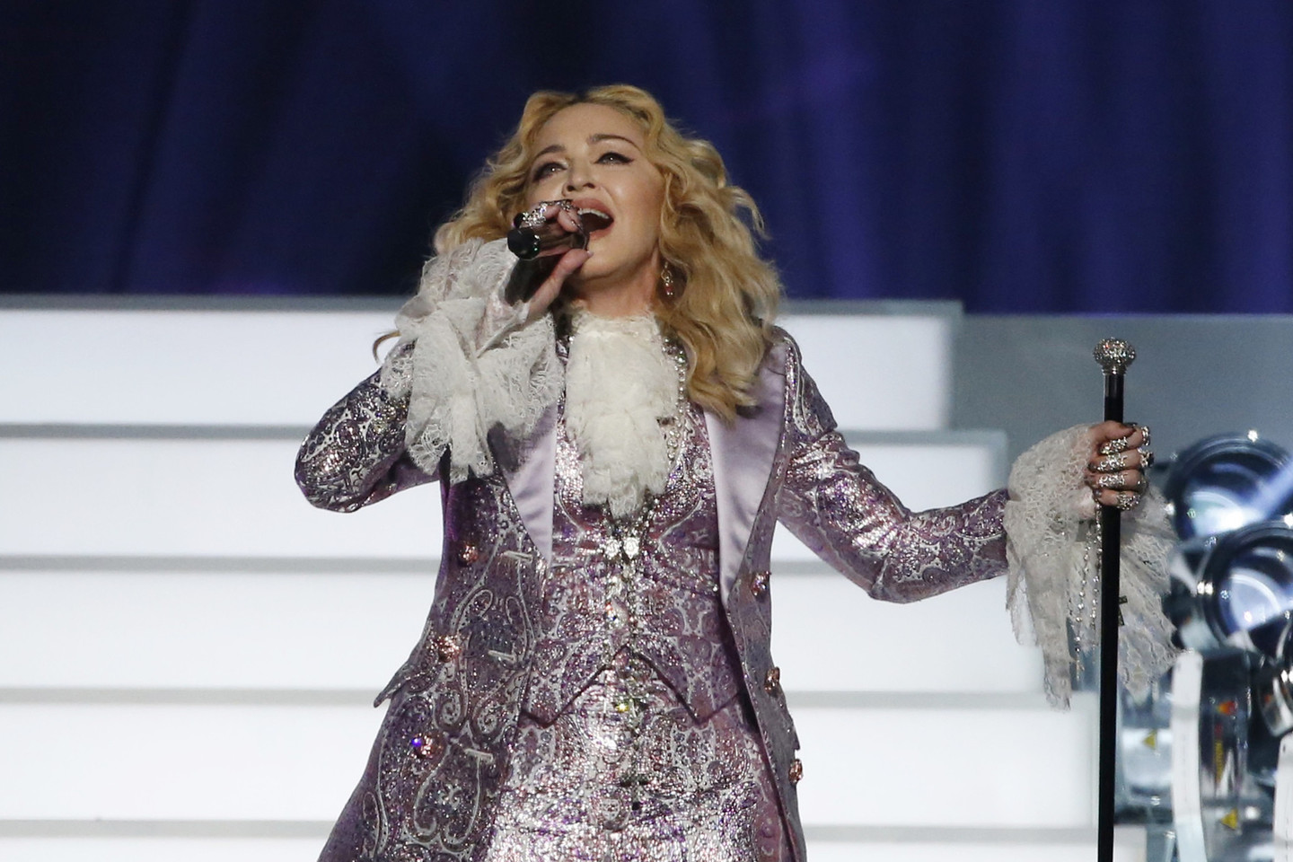 Kritikai teigė, kad Madonnos numeris per mažai priminė patį velionį dainininką.<br>Scanpix nuotr.