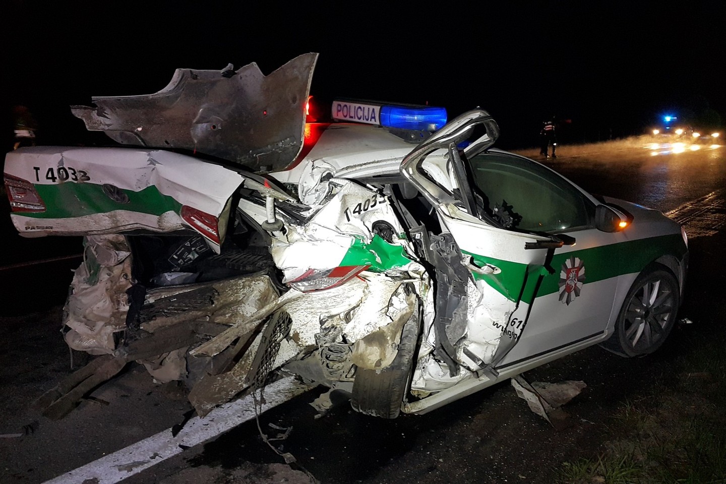 Kelyje Kaunas-Klaipėda „Citroen“ rėžėsi į policijos automobilį.