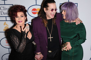 Kelly Osbourne kerštas: paskelbė tėvo meilužės telefono numerį