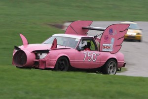 Estai rengia iki 700 eurų kainuojančių automobilių lenktynes