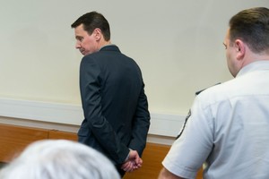 Į „MG Baltic“ apkasus – vis grėsmingesni šūviai