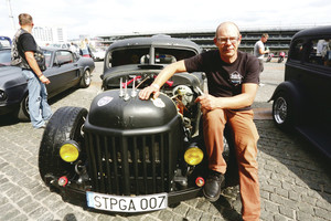 Unikalų automobilį šaltkalvis sukūrė iš subyrėjusio sunkvežimio