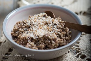 Kokosinė žalių grikių košė pagal N. Degutienės receptą