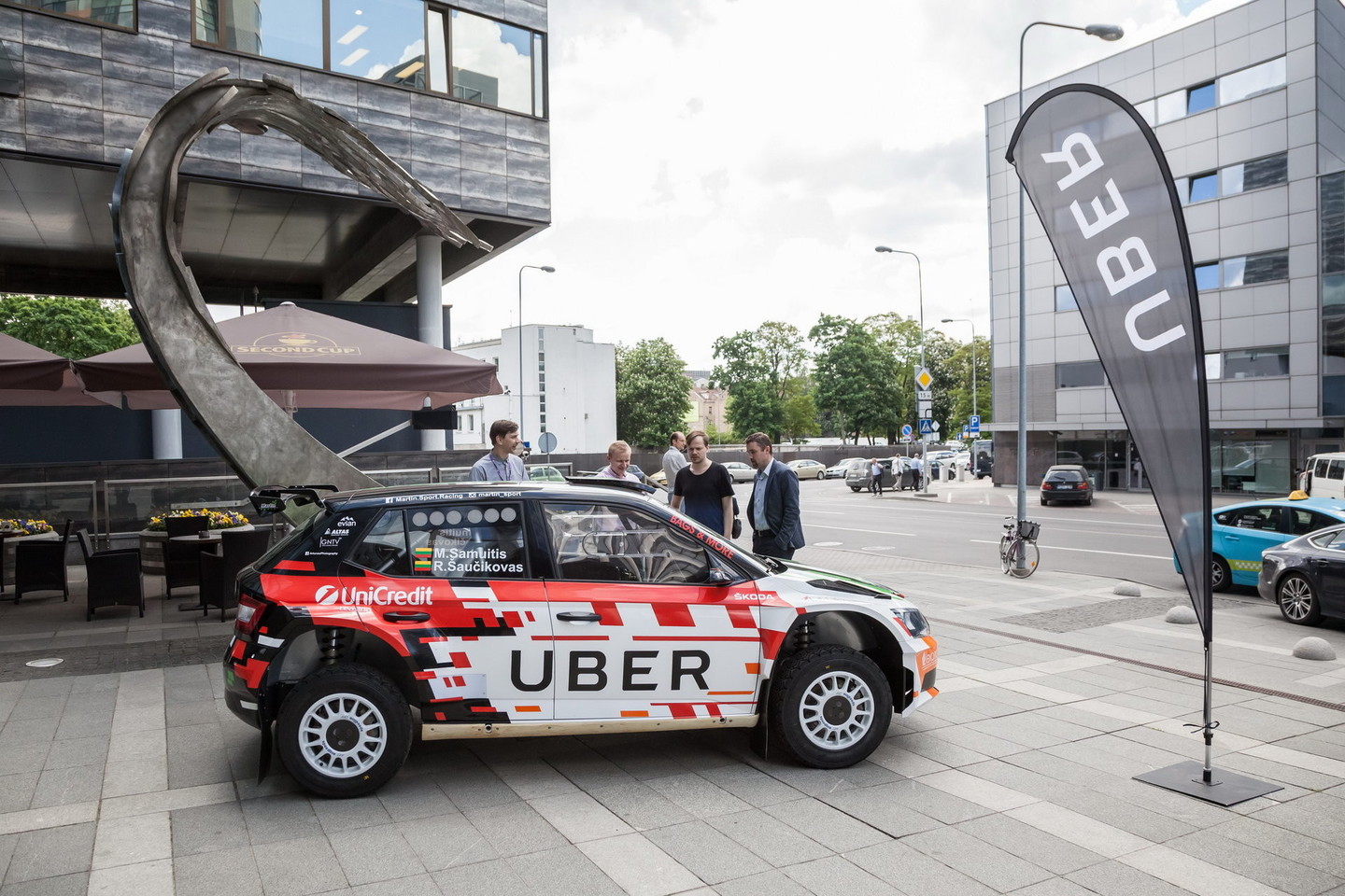 Be sostinėje įsikūrusio inžinierių centro, nuo 2015 metų lapkričio „Uber“ Vilniuje vysto pilotinę „uberX“ pavėžėjimo paslaugą.