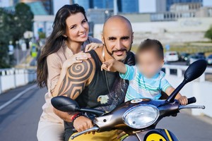 Po devynerių santuokos metų Sezzy skiriasi su žmona Agne