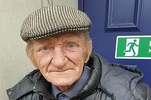 Senolis iš Lietuvos pasiklydo Anglijoje: neatsimena, kur gyvena