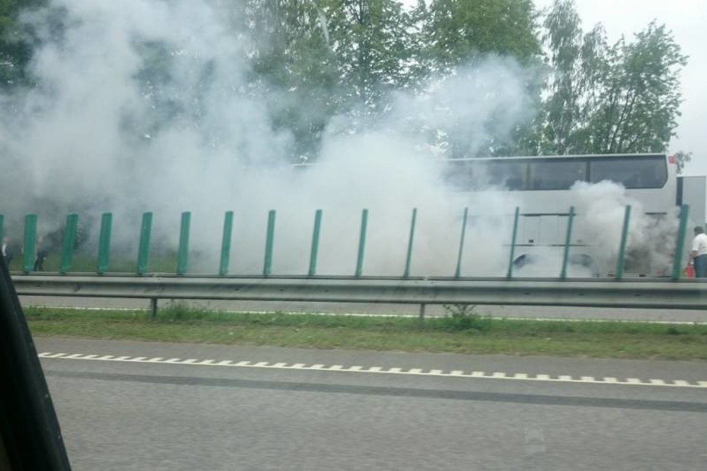 Ketvirtadienio vakare – nelaimė prie Vievio. Greitkelyje Vilnius-Kaunas užsidegė autobusas.