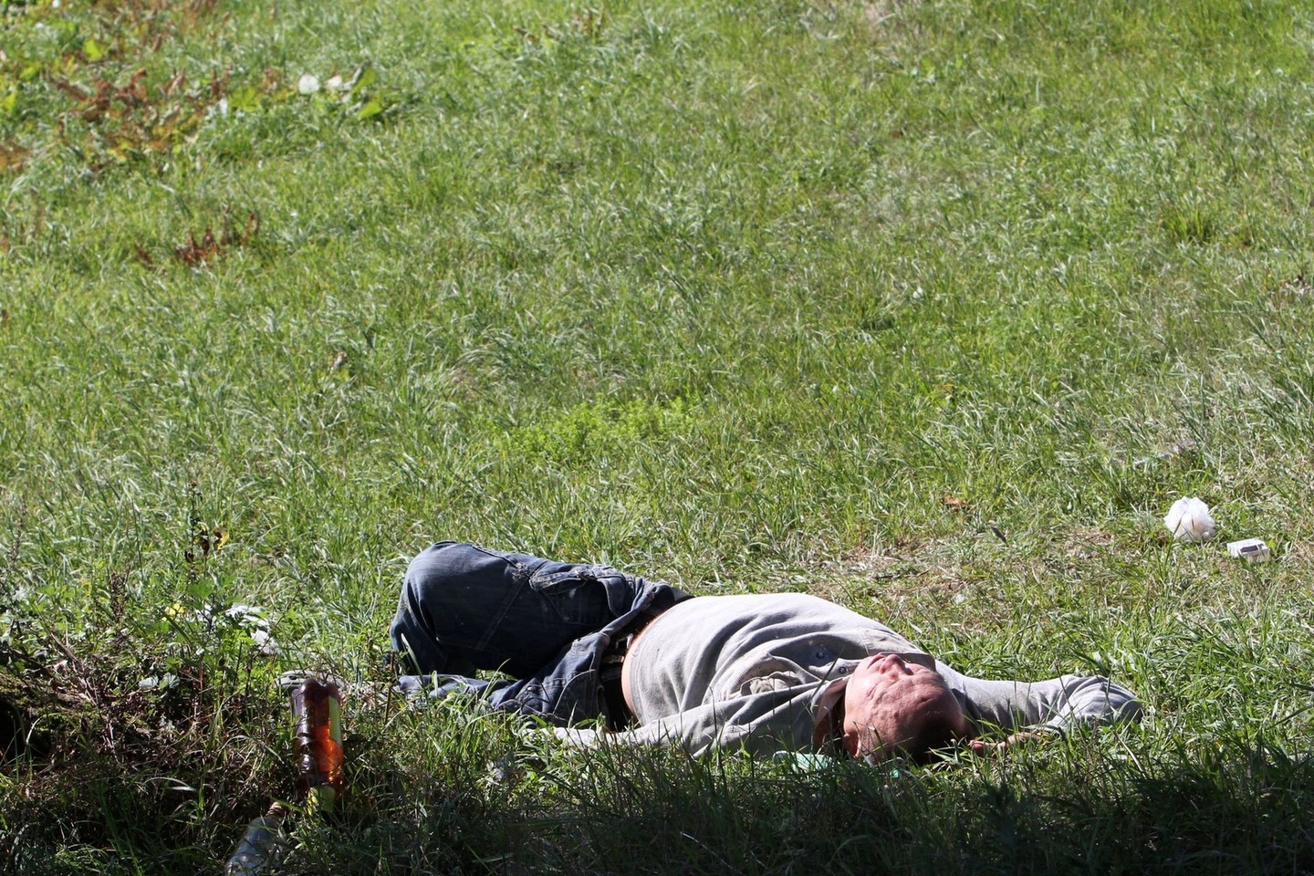 Draudimas prekiauti stipriaisiais alkoholiniais gėrimais galios visoje savivaldybėje nuo birželio 23 dienos 17 valandos iki birželio 24 dienos 2 valandos.