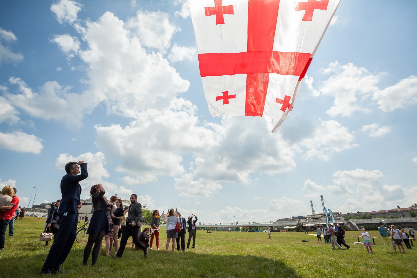 Vilniuje prie Neries į dangų pakilo Gruzijos vėliava