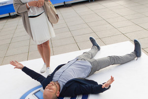 Katedros aikštėje iš dangaus nusileido automobilis