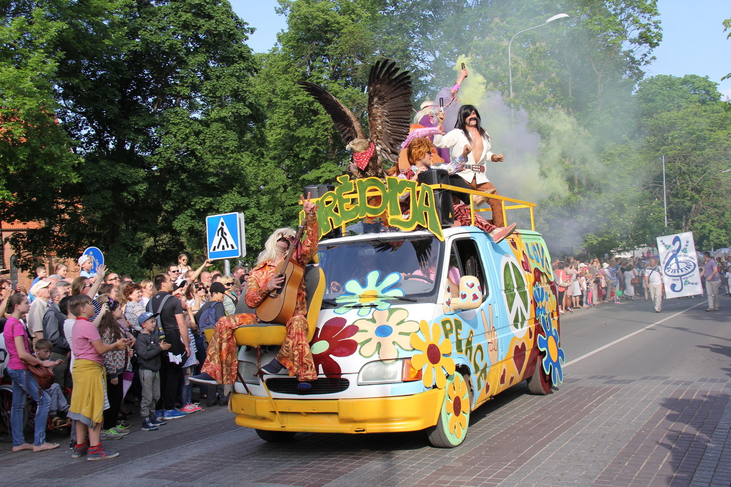 Druskininkų šventę pradėjo vandens gladiatoriai ir gėlių eisena.