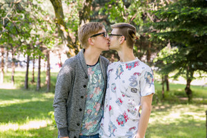 Homoseksualumo neslepiantys kauniečiai mėgaujasi savo meile