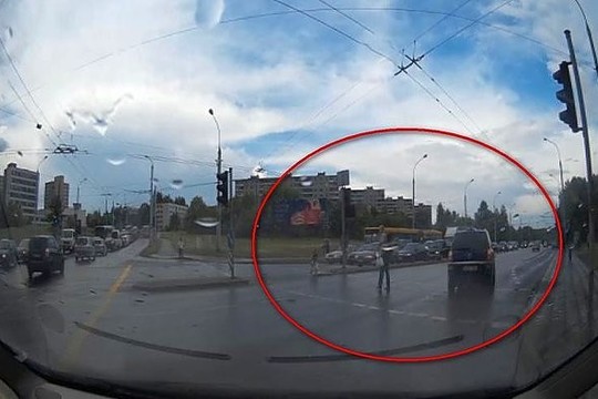 Vairuotoją sujaudino neabejingo jaunuolio poelgis gatvėje