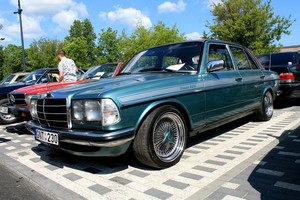 „Mercedes-Benz“ gerbėjai Vilniuje demonstravo numylėtus modelius