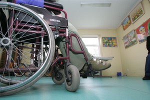 Turintiems judėjimo sutrikimų vairavimo kursus rengs nemokamai