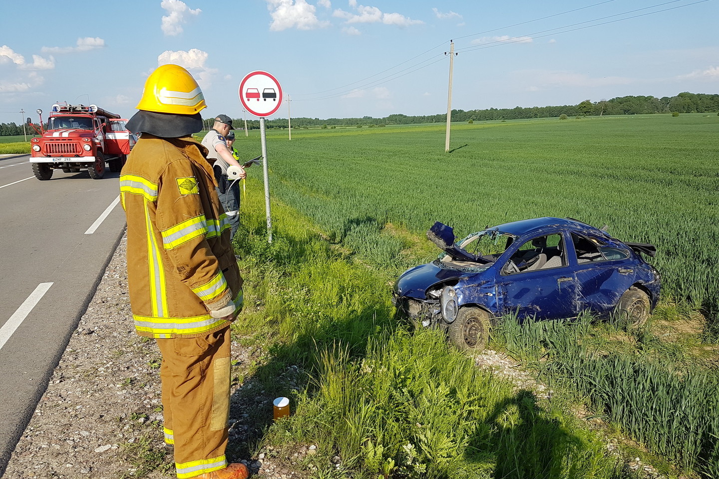 Vilkaviškio rajone nuo kelio nulėkė ir kelis kartus vertėsi blaivios 35 metų moters vairuojamas „Nissan Micra“.