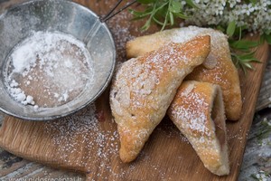 Varškės skarelės su rabarbarais: greitai paruošiamas skanėstas pagal N. Degutienės receptą