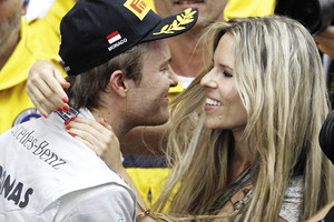 „Formulės 1“ laimėtoją Nico Rosbergą nenugalimu daro jo moterys