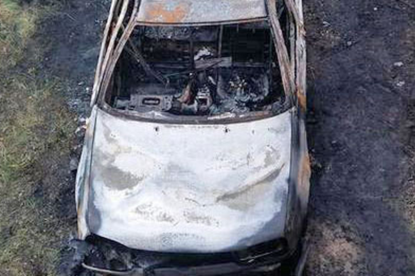 Jurbarko r. po sprogimo sudegė „VW Golf“, nukentėjo vyras.