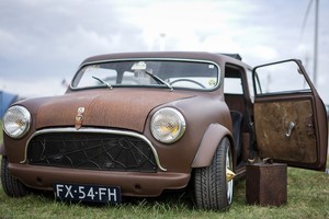 Didžiausiame „Mini“ susirinkime – šimtai išskirtinių automobilių