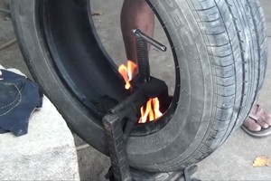 Išradingi filipiniečiai padangų lopymui pasitelkia ugnį