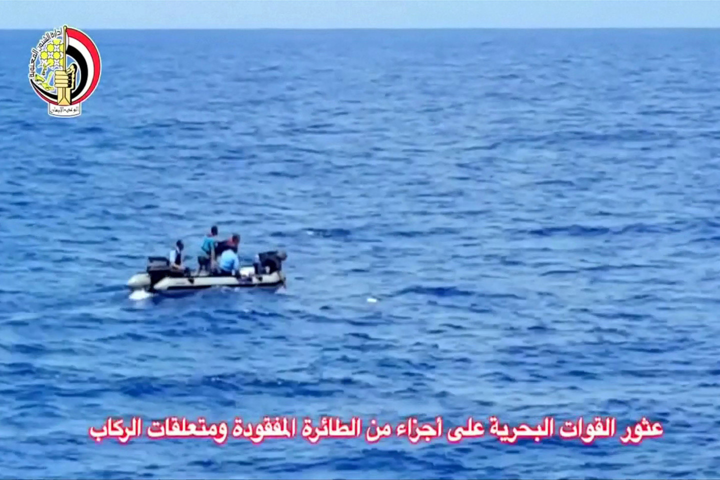 Prancūzijos laivas Viduržemio jūroje signalus, kuriuos skleidžia dingusio „EgyptAir“ lėktuvo juodosios dėžės.<br>„Reuters“/“Scanpix“ nuotr.