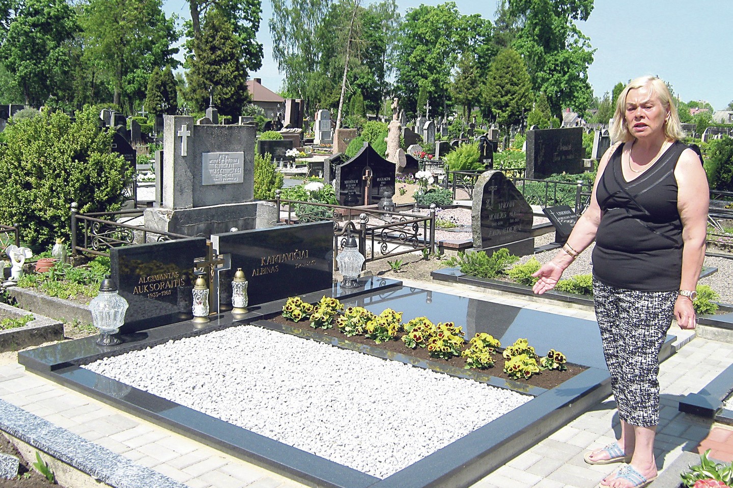 Marijampolietė R.Laimutienė buvo priblokšta, kai jos giminių kape buvo palaidotas svetimas žmogus.