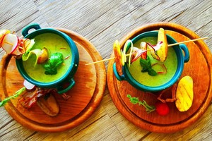 Žalia, šalta ir gaivu: agurkų sriuba karštai dienai