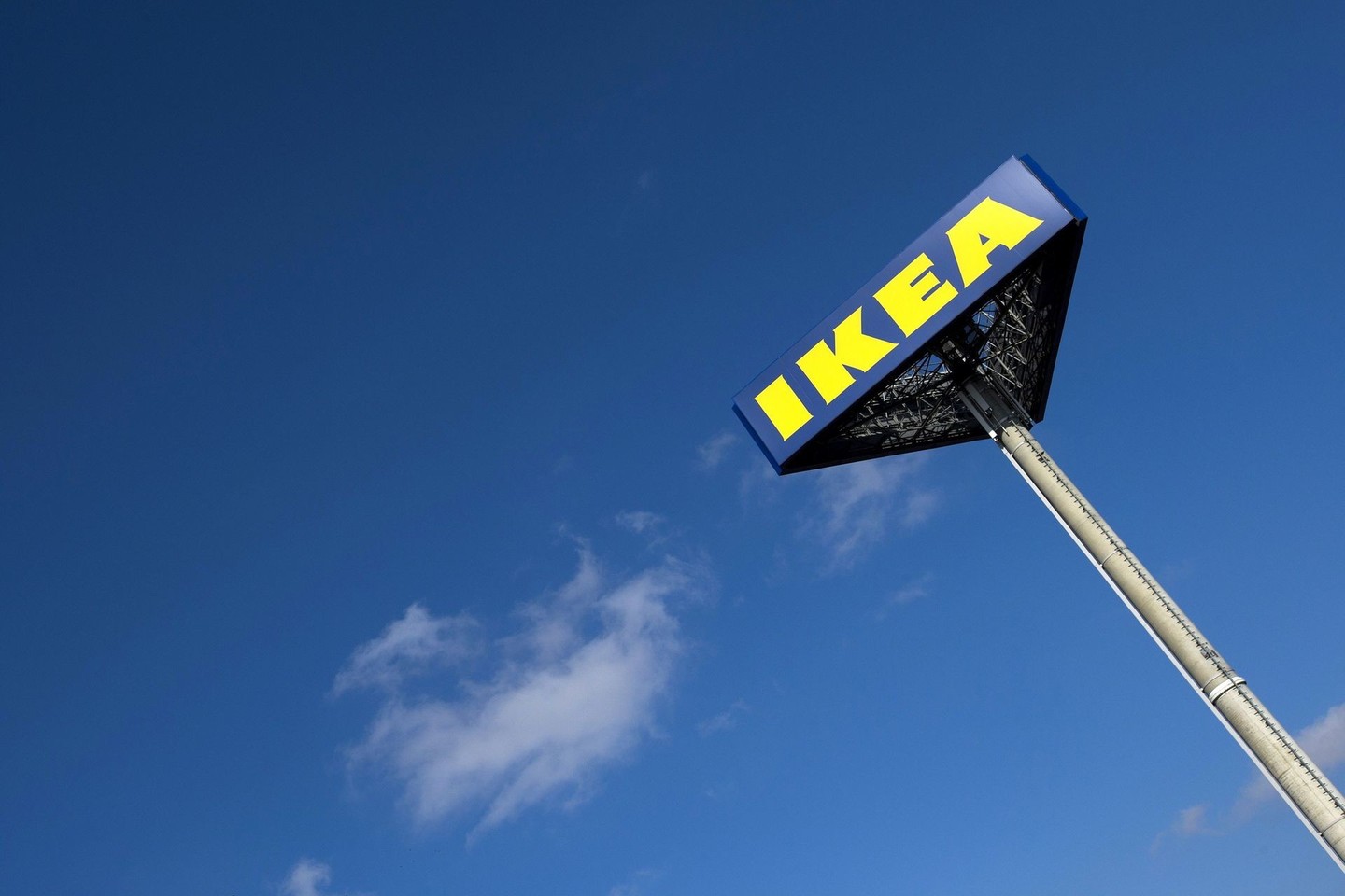 „Ikea“ įkūrėjas būdamas jaunas Švedijoje pardavinėjo degtukus savo kaimynams.<br>Reuters/Scanpix nuotr.