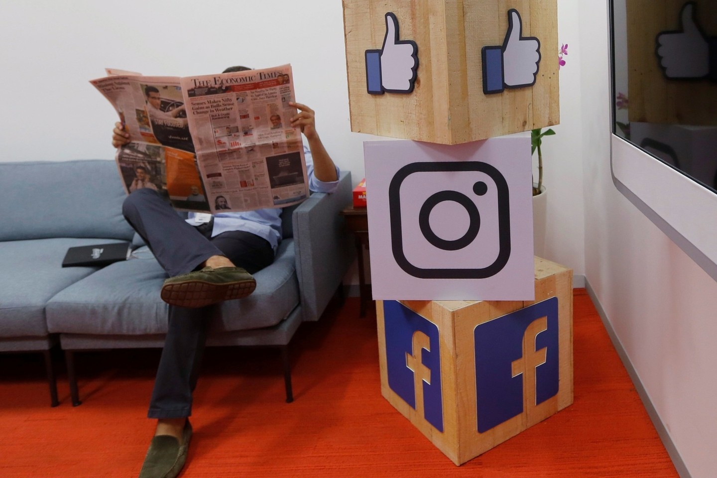 „Facebook“ atstovai dievagojasi, kad programėlė mikrofono duomenų nenaudoja reklamos tikslais.