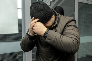 Buvusiam pareigūnui – bėdos dėl nepagrįstai kalėjusios moters