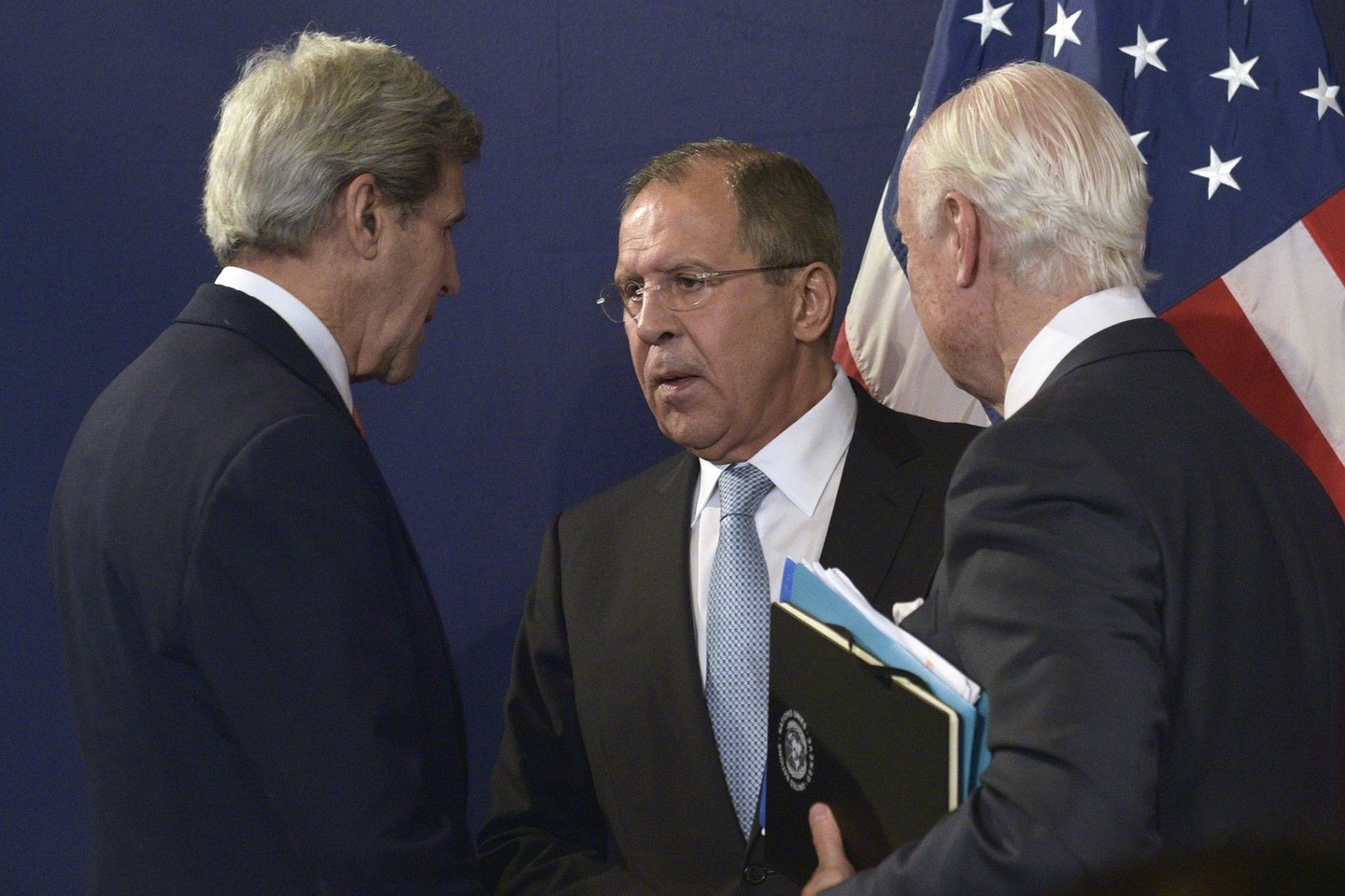 Rusijos užsienio reikalų ministras Sergejus Lavrovas ir JAV valstybės sekretorius Johnas Kerry trečiadienį aptarė „būtinybę imtis ryžtingų veiksmų“ prieš Sirijoje veikiančią džihadistų grupuotę „al Nusra Front“.