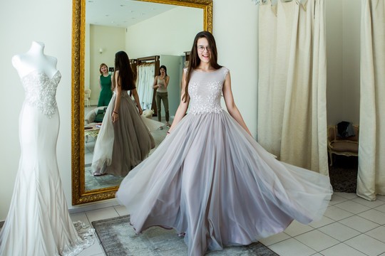 B. Tiškevič ir mados namai „Orelli“ išpildė abiturientės svajonę