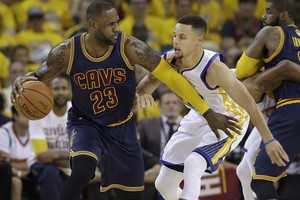 LeBrono košmaras kartojasi: „Cavs“ ekipai – „Warriors“ antausis